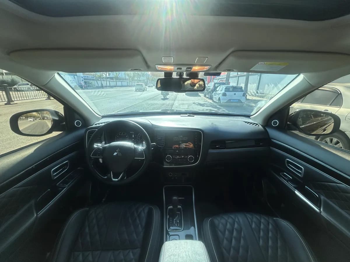 Mitsubishi Outlander 2021 4