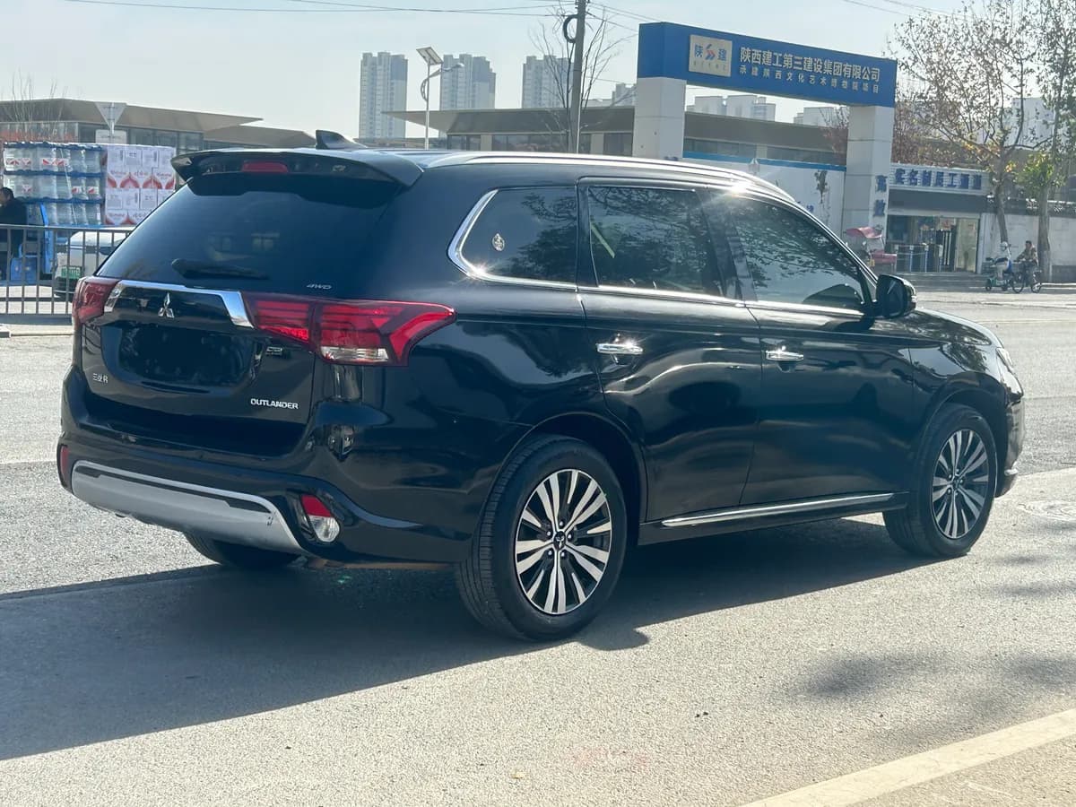 Mitsubishi Outlander 2021 8
