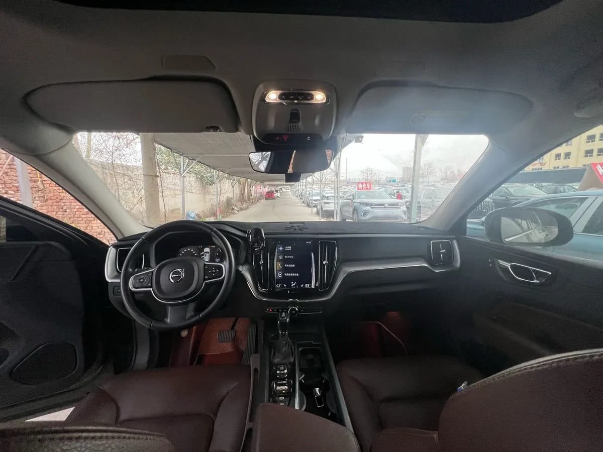 Volvo XC60 2019 8
