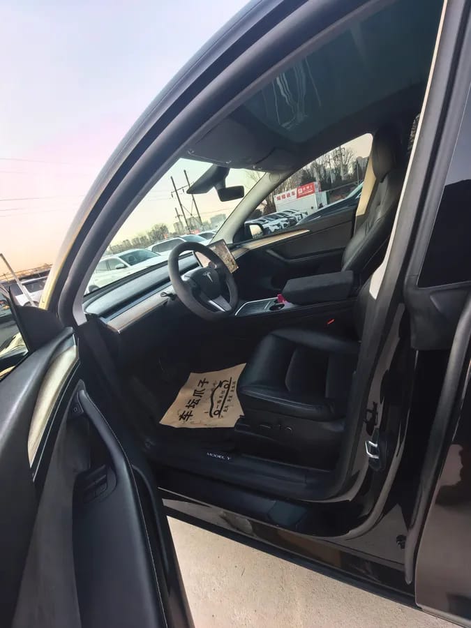 Tesla Model Y 2021 3