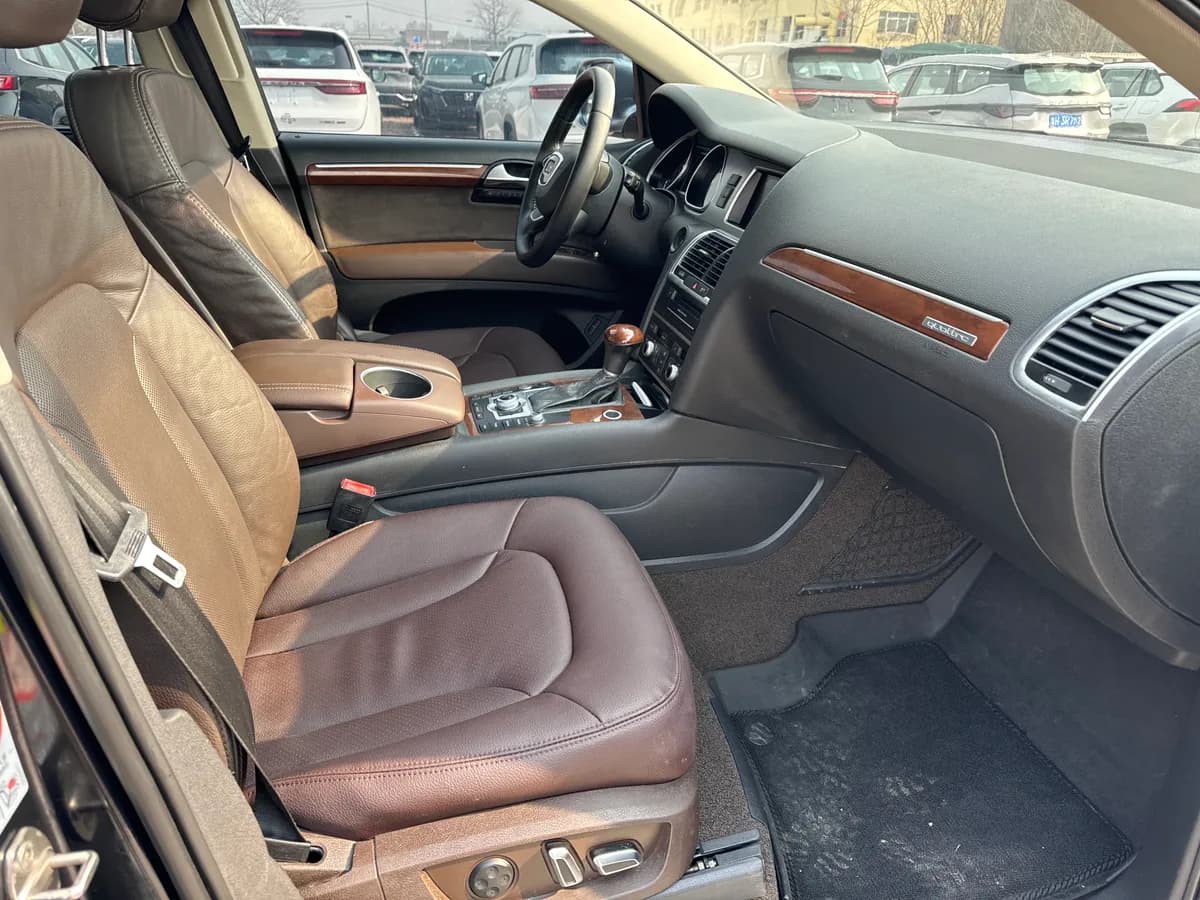 Audi Q7 2012 8