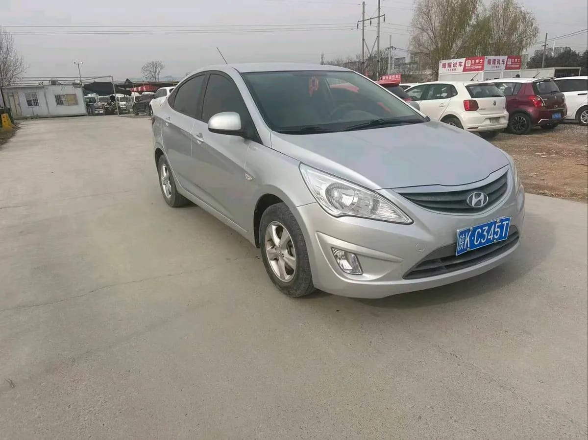 Hyundai Verna 2010 3