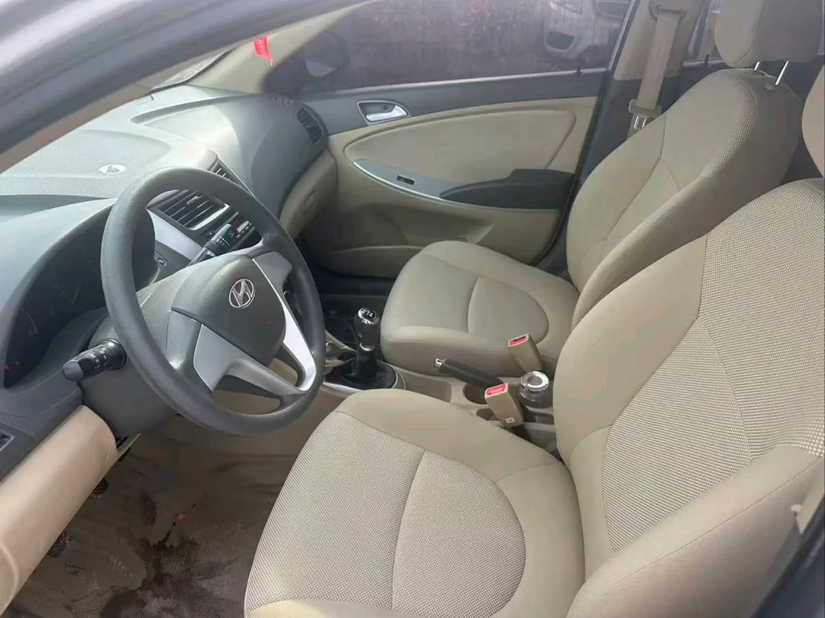 Hyundai Verna 2010 4