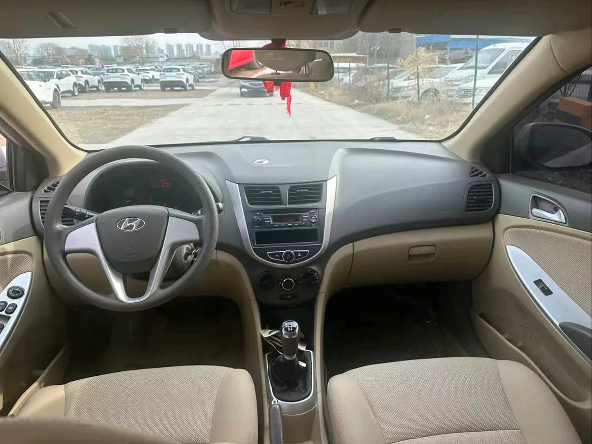 Hyundai Verna 2010 6