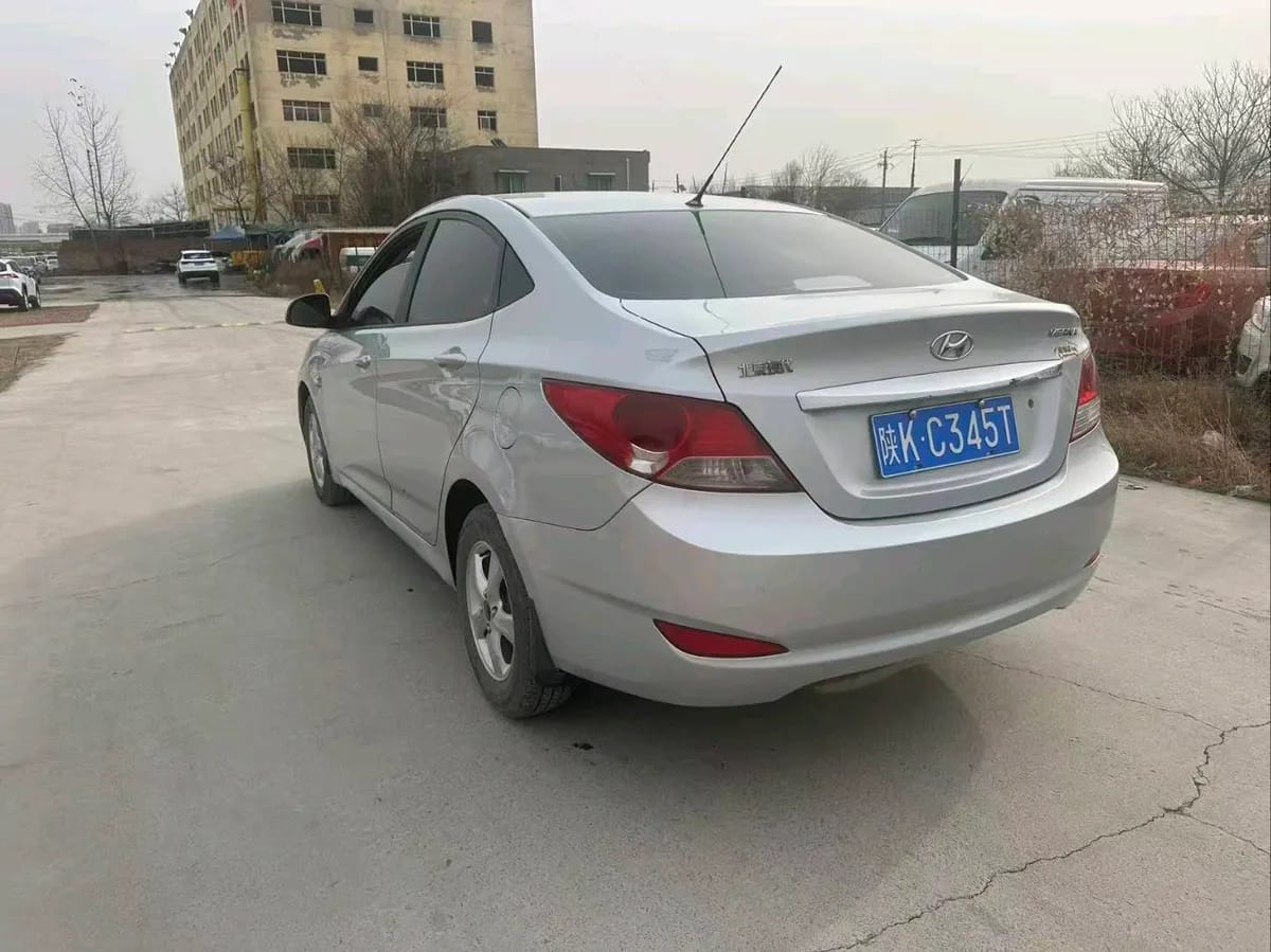 Hyundai Verna 2010 7