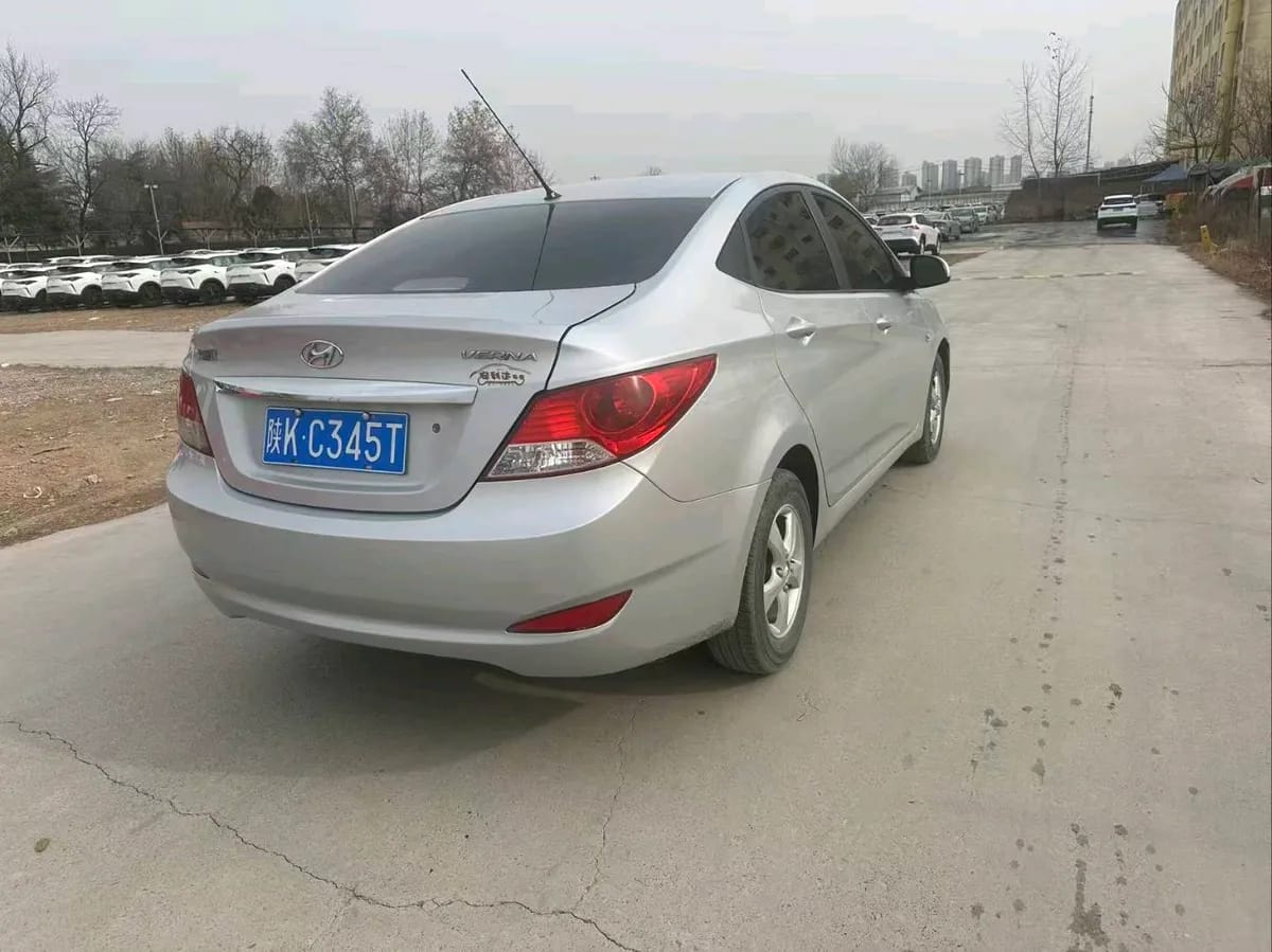 Hyundai Verna 2010 9