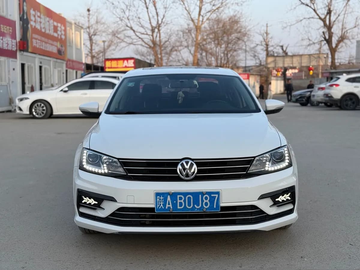 Volkswagen Sagitar 2018