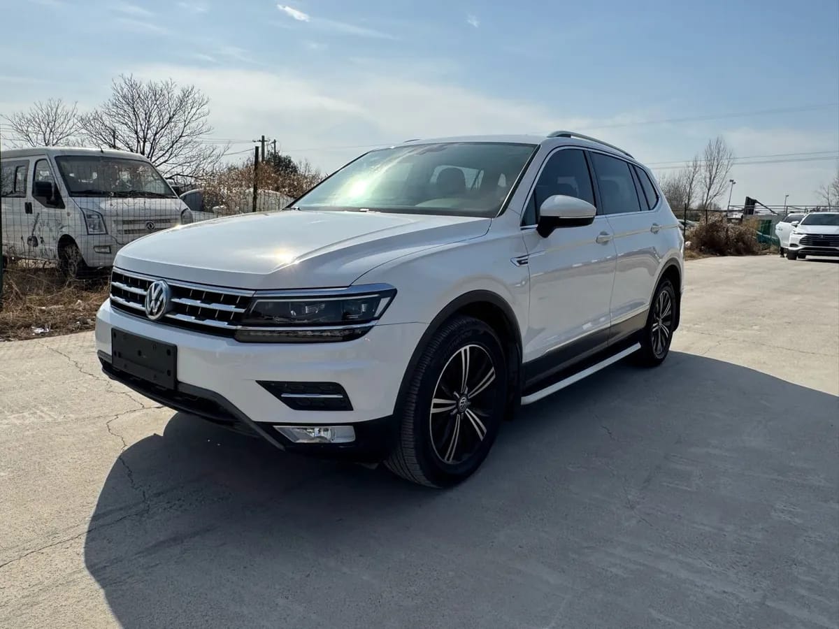 Volkswagen L 2017 380TSI