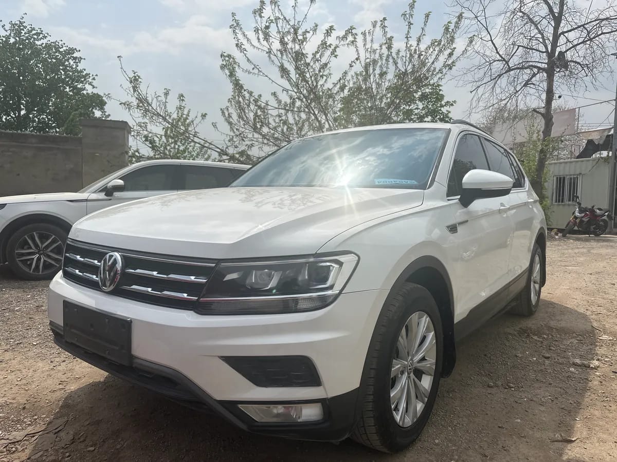 Volkswagen L 2018 330TSI