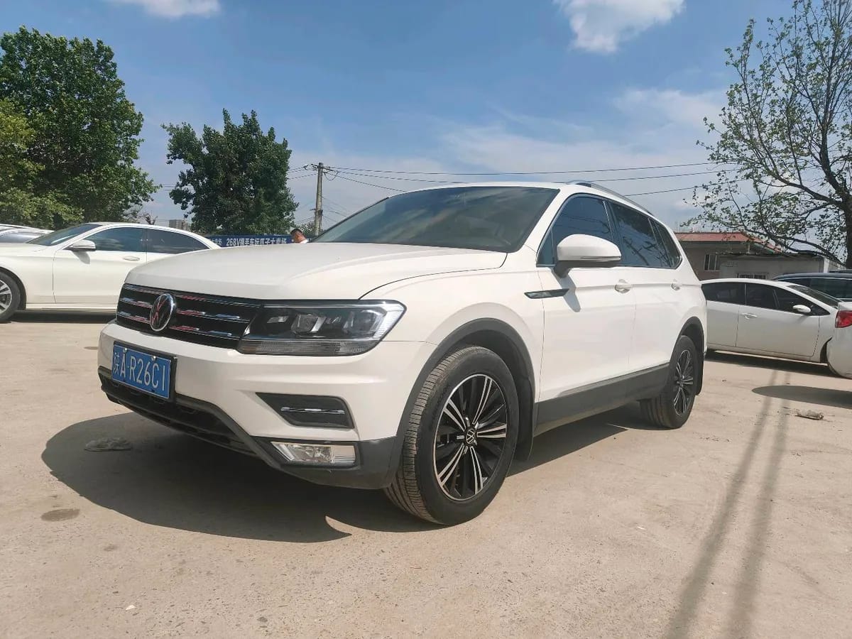 Volkswagen L 2021 330TSI