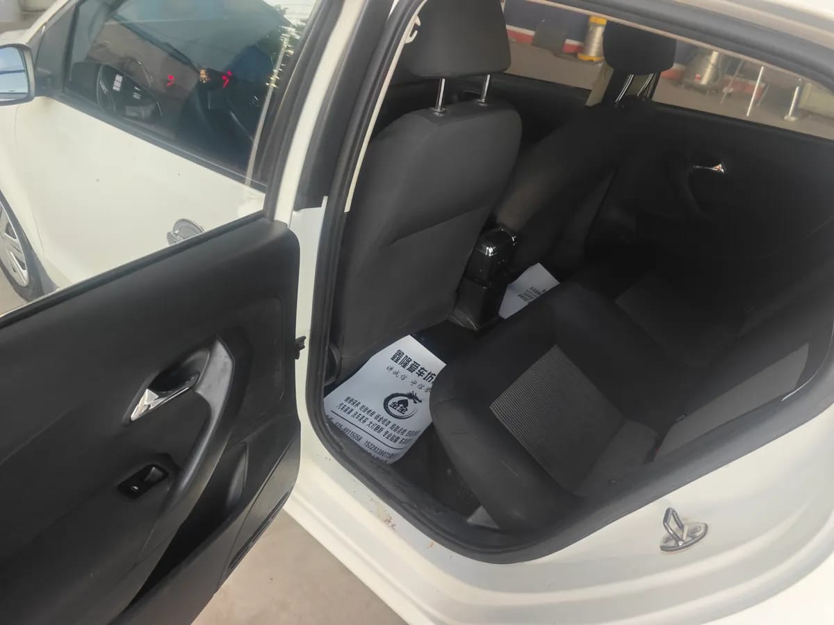 Volkswagen Polo 2016 8