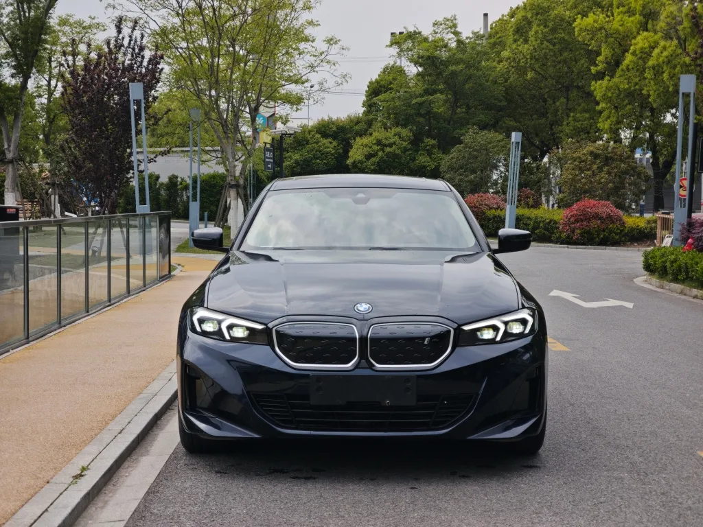 BMW i3 2023 eDrive 40 L