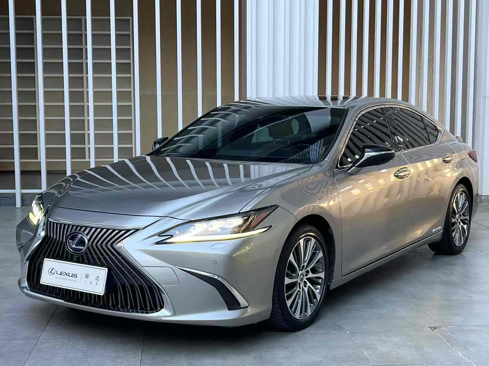 Lexus ES 2020