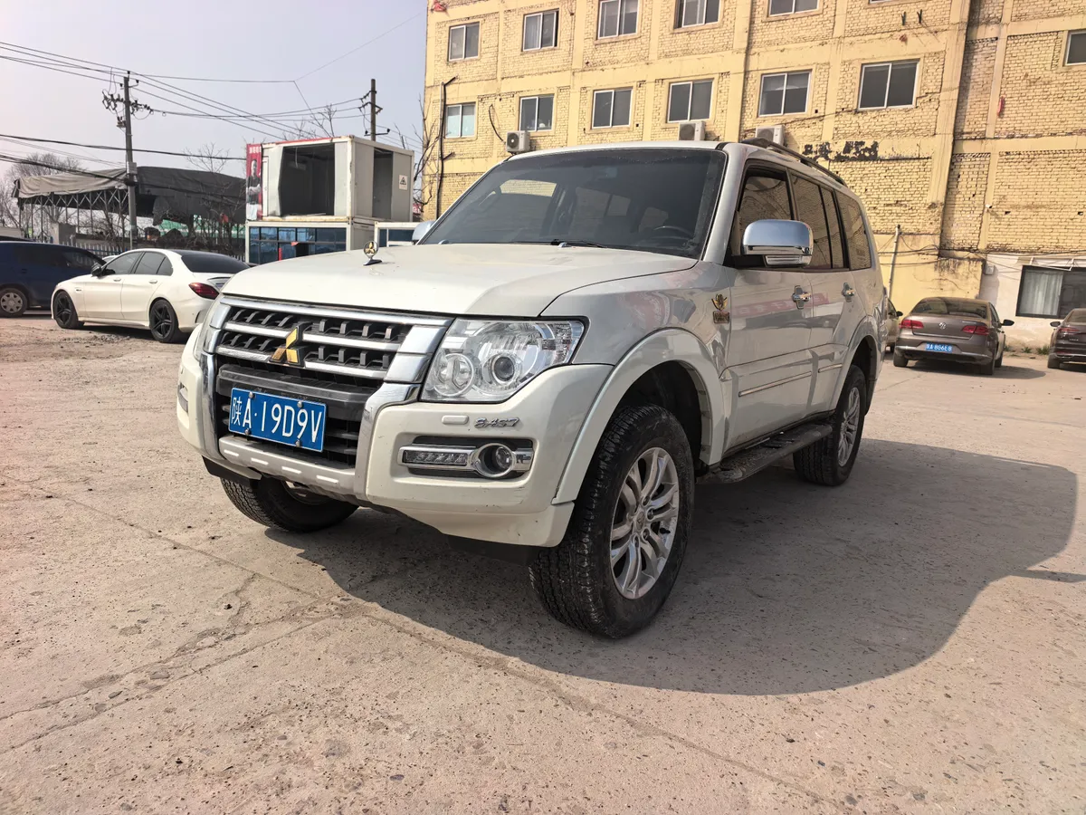Mitsubishi ( ) 2017 V97 3.8L GLS