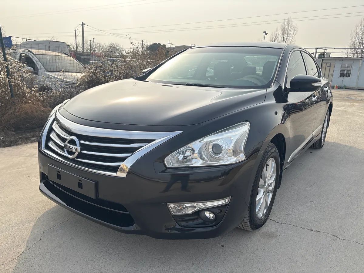 Nissan 2015 2.0L XL-Sporty