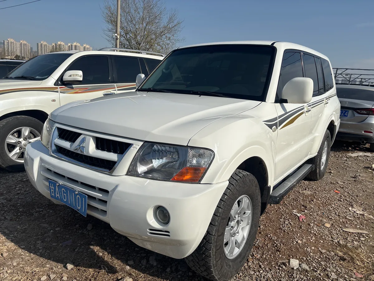 Mitsubishi Pajero 2011