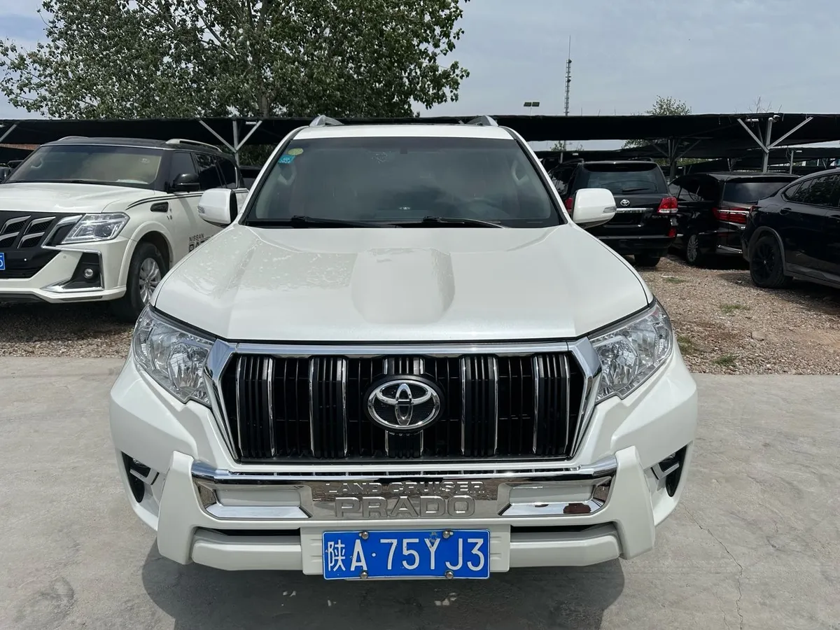 Toyota ( ) 2018 4.0L 7