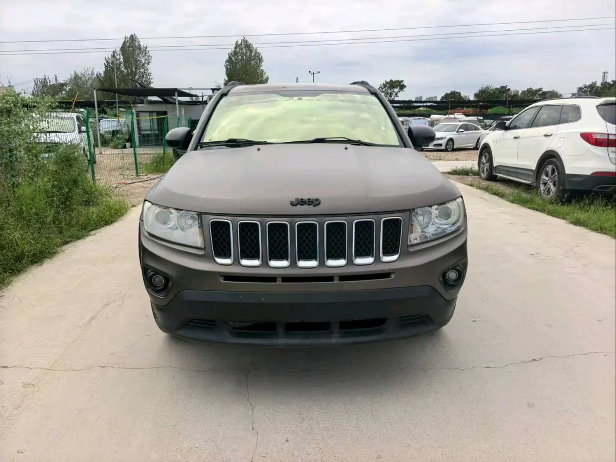 Jeep ( ) 2012 2.0L