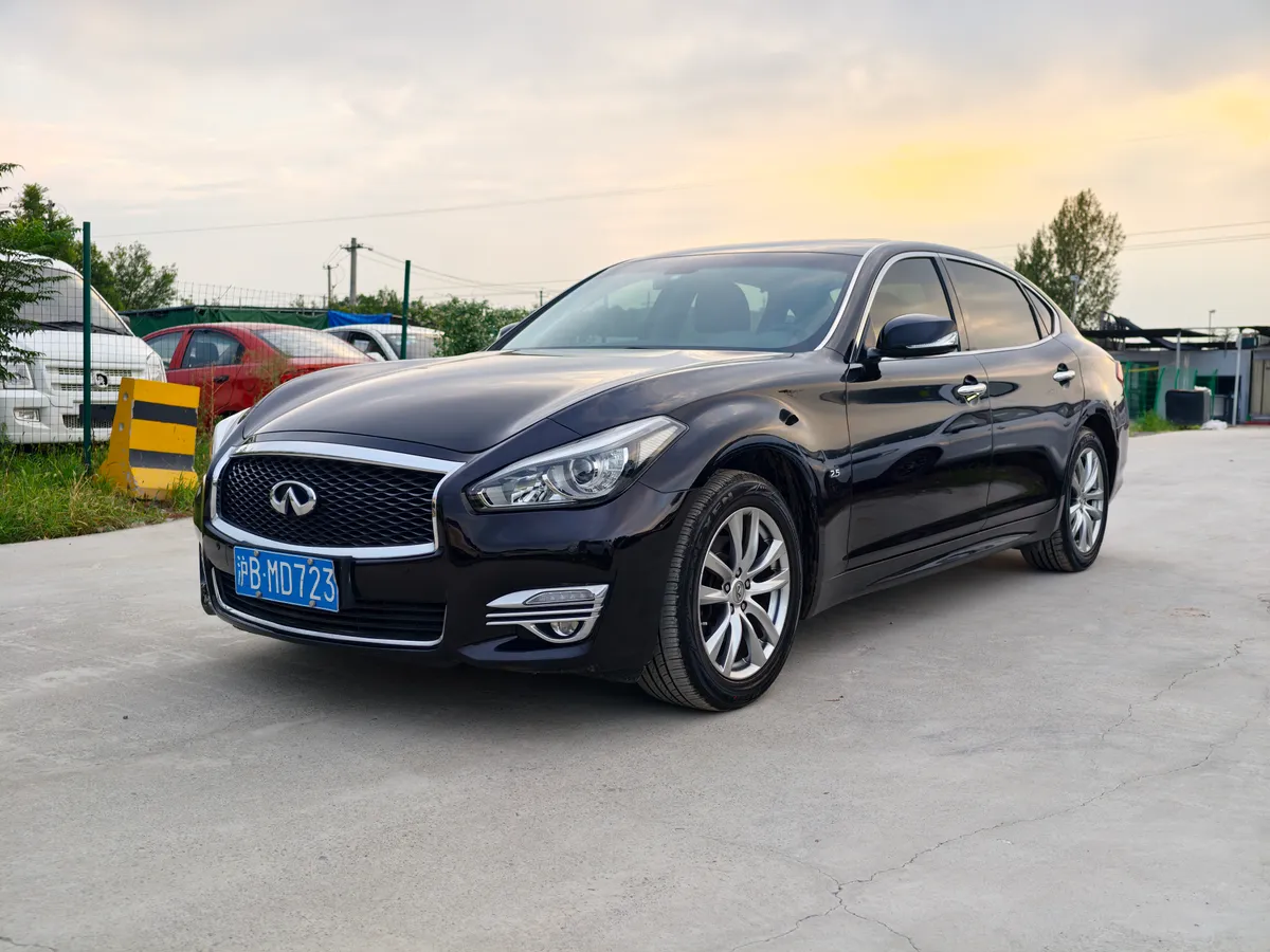 Q70 ( ) 2017 Q70L 2.5L