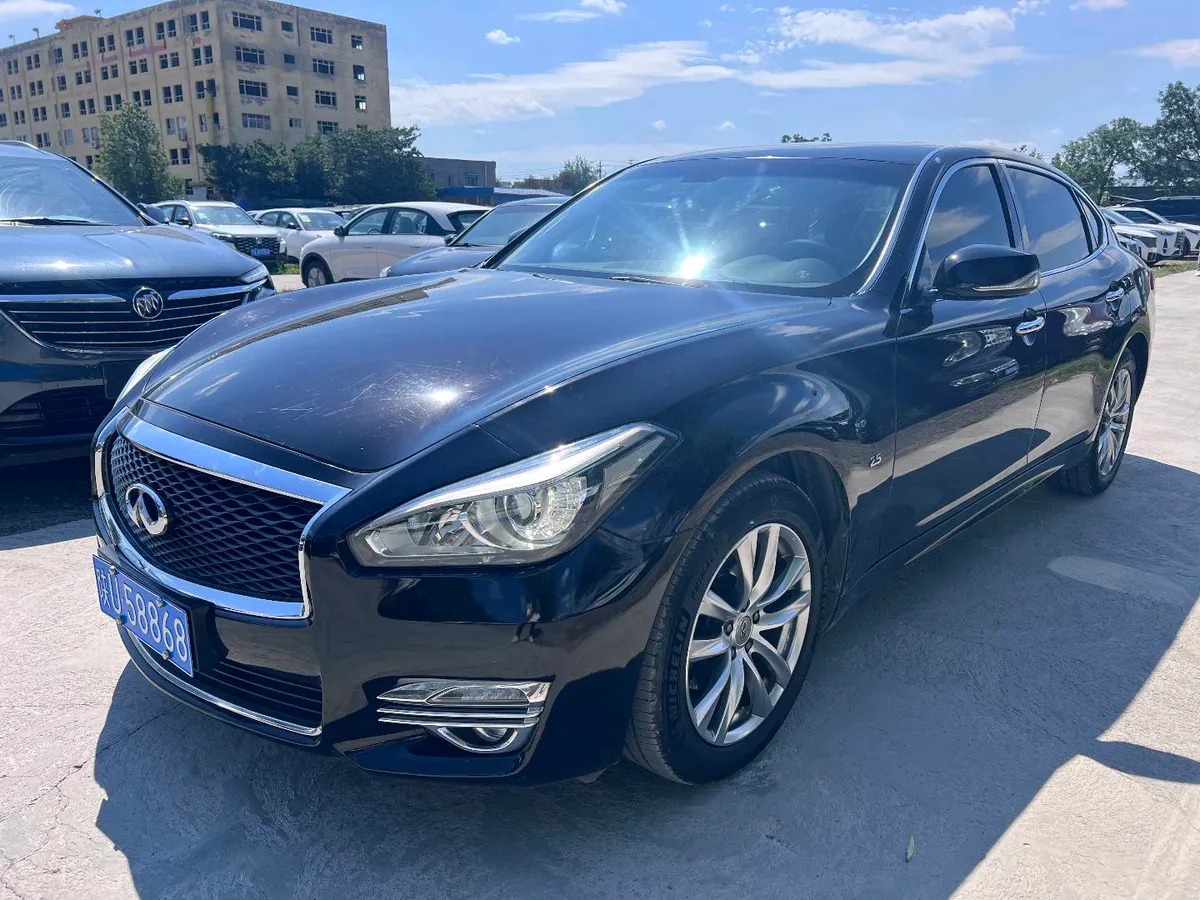 Q70 2015 Q70L 2.5L