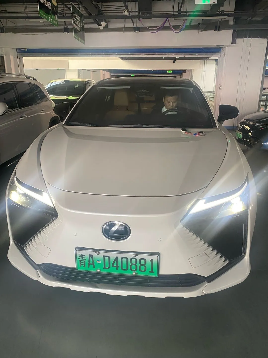 Lexus RZ 2023