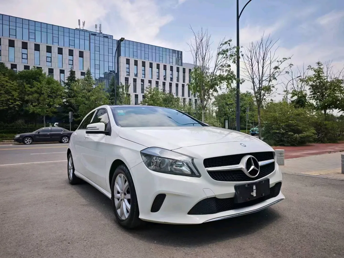 Mercedes-Benz A ( ) 2015 A 180