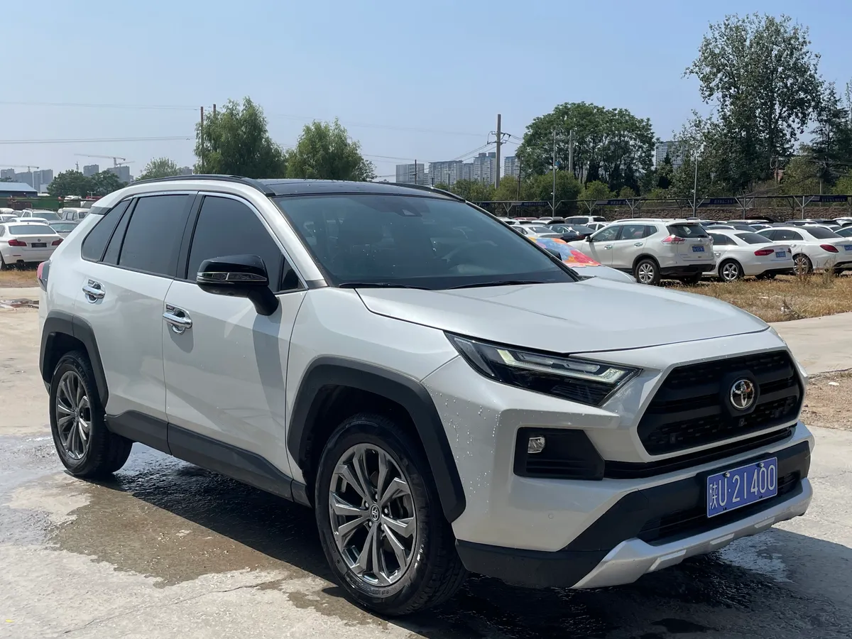 Toyota RAV4 2023 2.0L CVT Plus