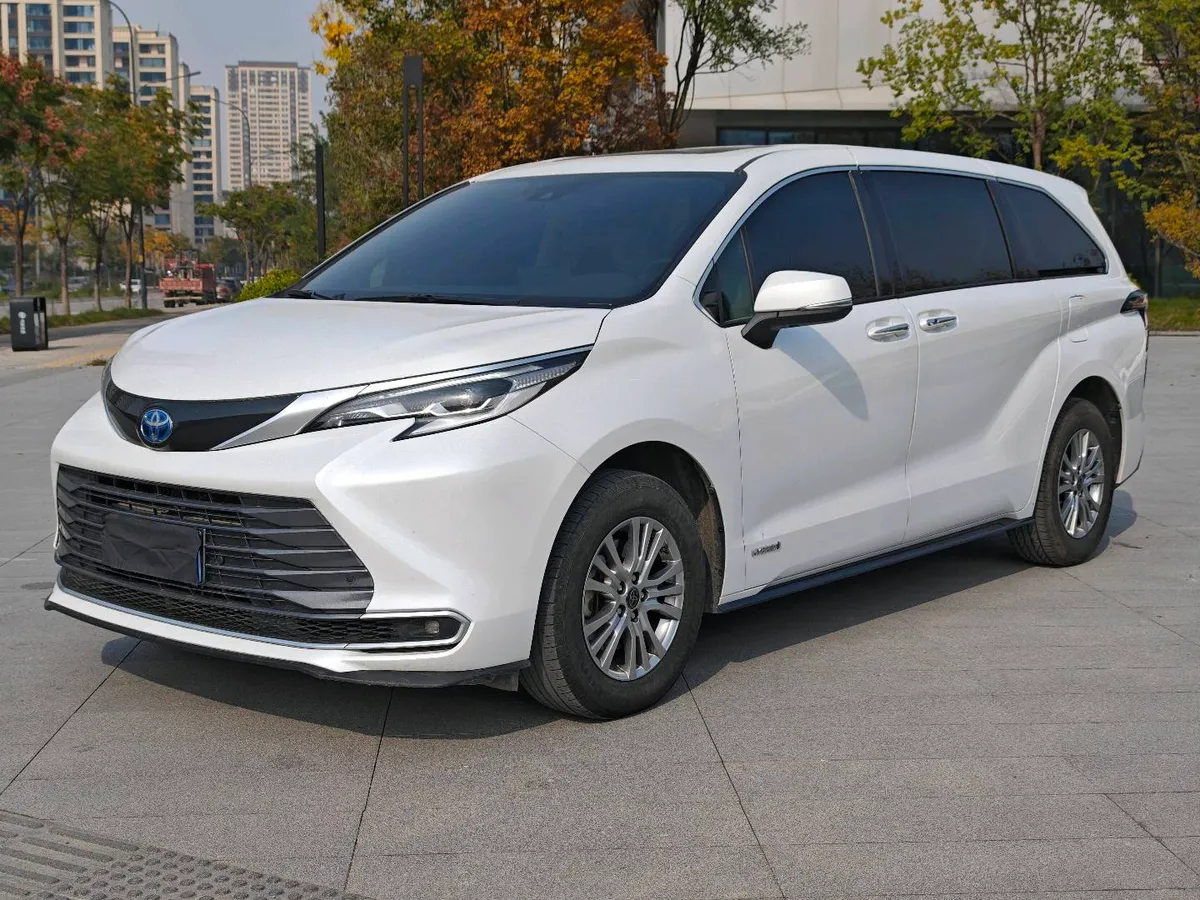 Toyota SIENNA 2023 2.5L