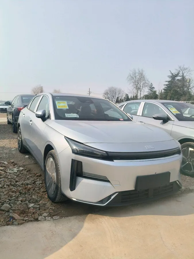 Geely L6 2025 EM-i 140km +
